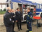 Der Zugführer im Gespräch mit Herrn Dr. Pulz (Abteilungsleiter Brand- und Katastrophenschutz) Foto: Marco Bohrer/THW